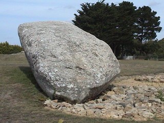 Le Grand Menhir Brise